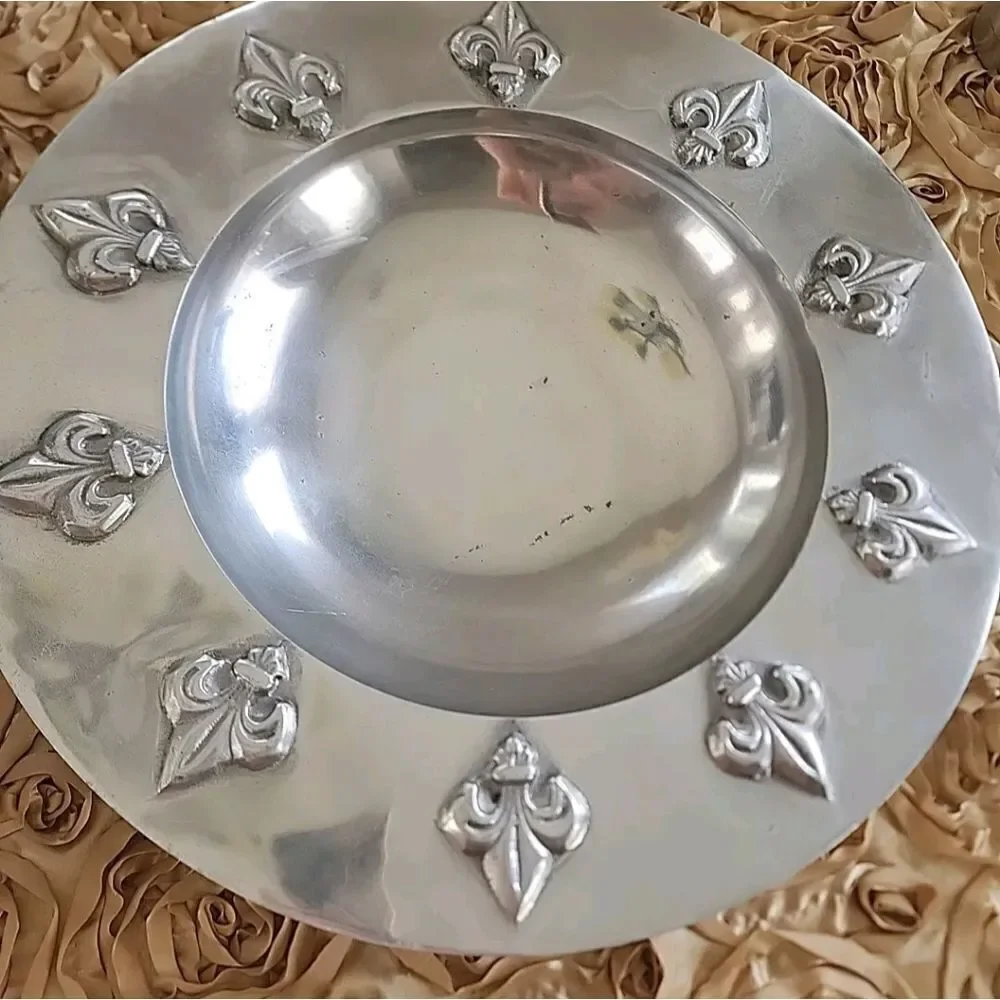 ⚜️Fleur de lis Cast Aluminum Bowl